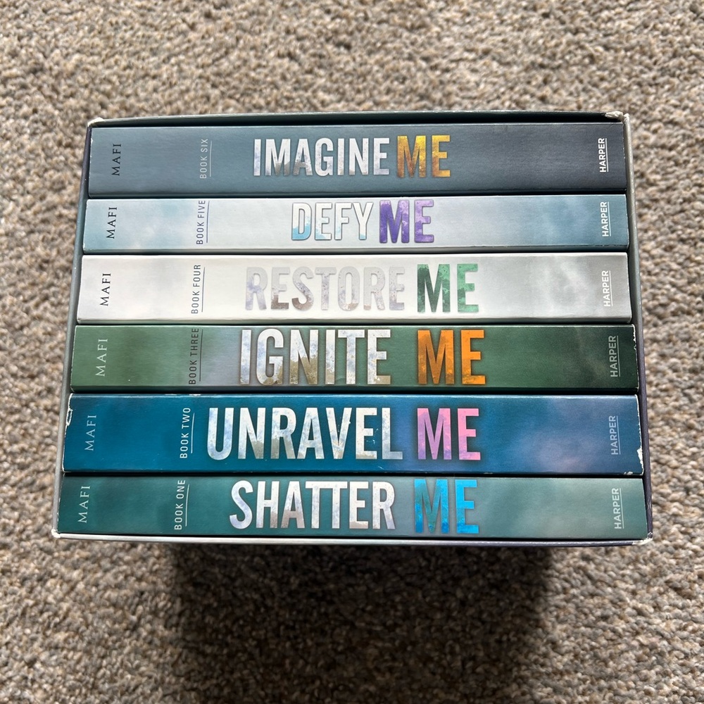 Shatter Me Boxed Book Set
